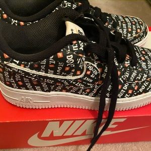 “Just Do It” logo Air Force 1 Grade School